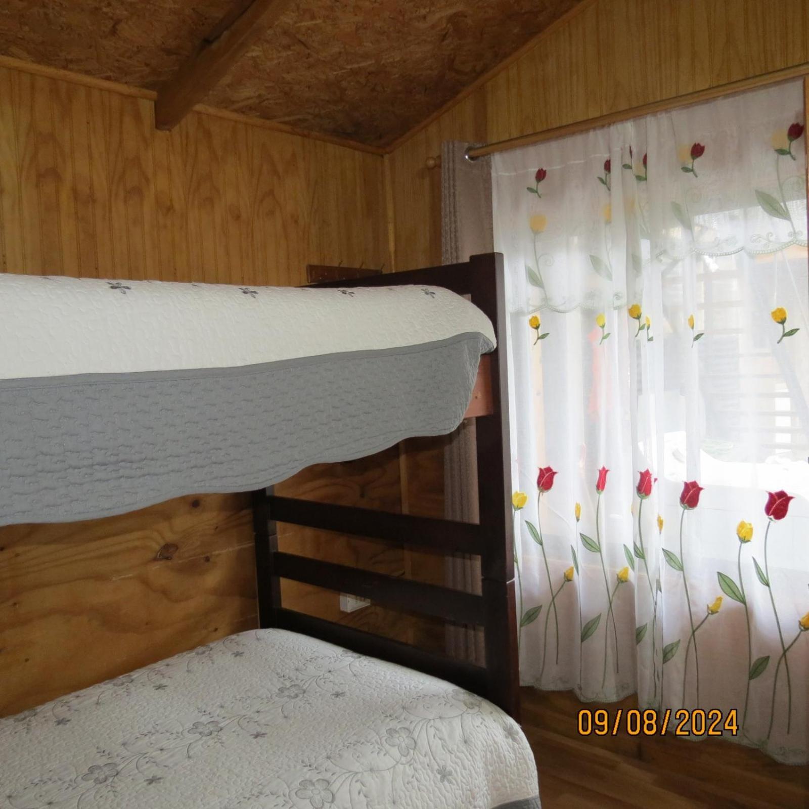Hostal Y Cabanas Ventisquero Puerto Puyuguapi Exterior photo